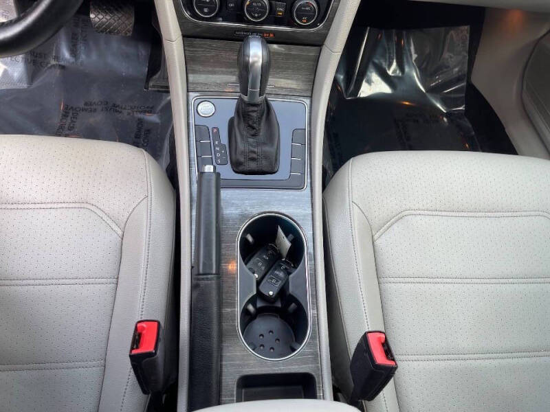 2016 Volkswagen Passat 1.8T SE