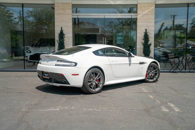 2015 Aston Martin V8 Vantage 43