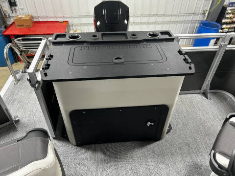 2026 Sun Tracker FISH BARGE 22 XP3