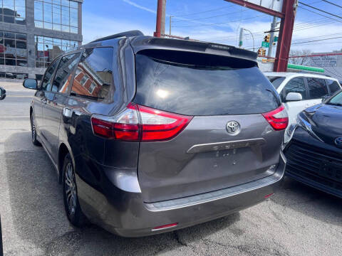 2019 Toyota Sienna XLE 8-Passenger