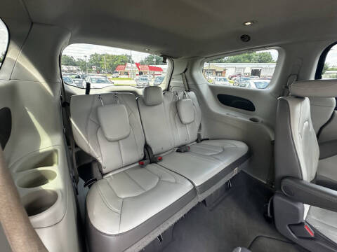 2017 Chrysler Pacifica Touring-L
