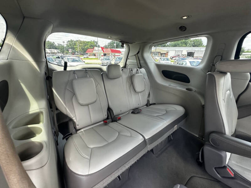 2017 Chrysler Pacifica Touring-L