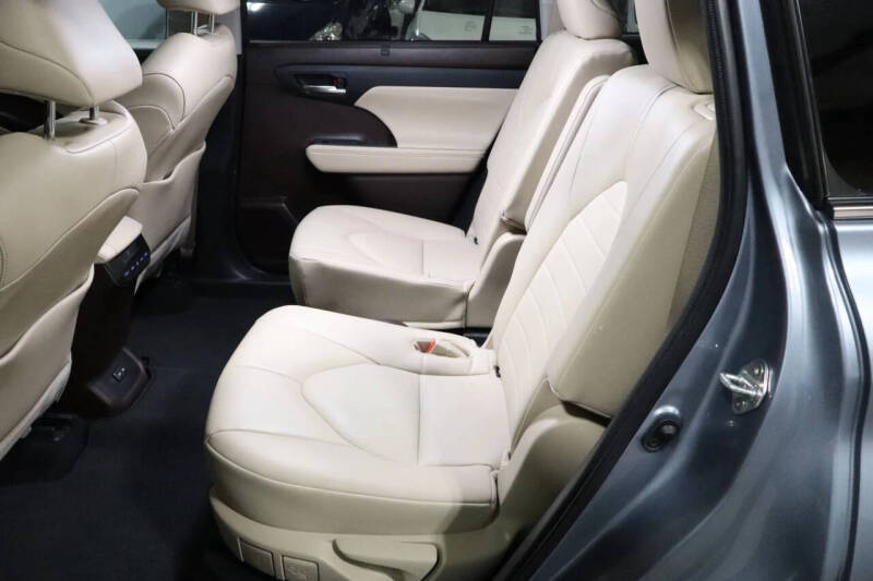 2022 Toyota Highlander Hybrid XLE