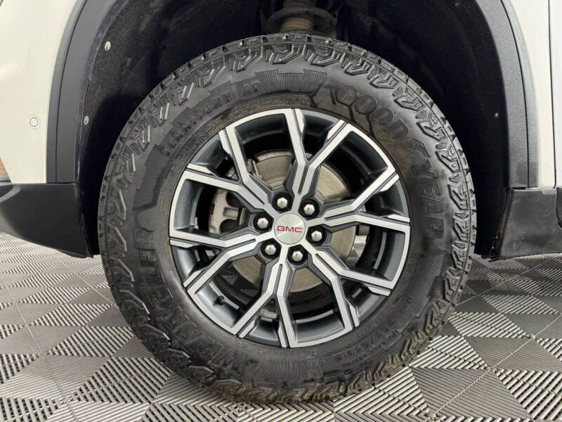 2024 GMC Acadia AT4