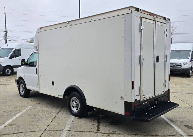 2022 Chevrolet Express 3500