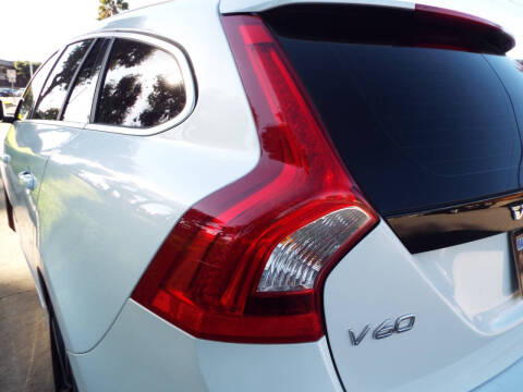 2016 Volvo V60 T6 R-Design Platinum