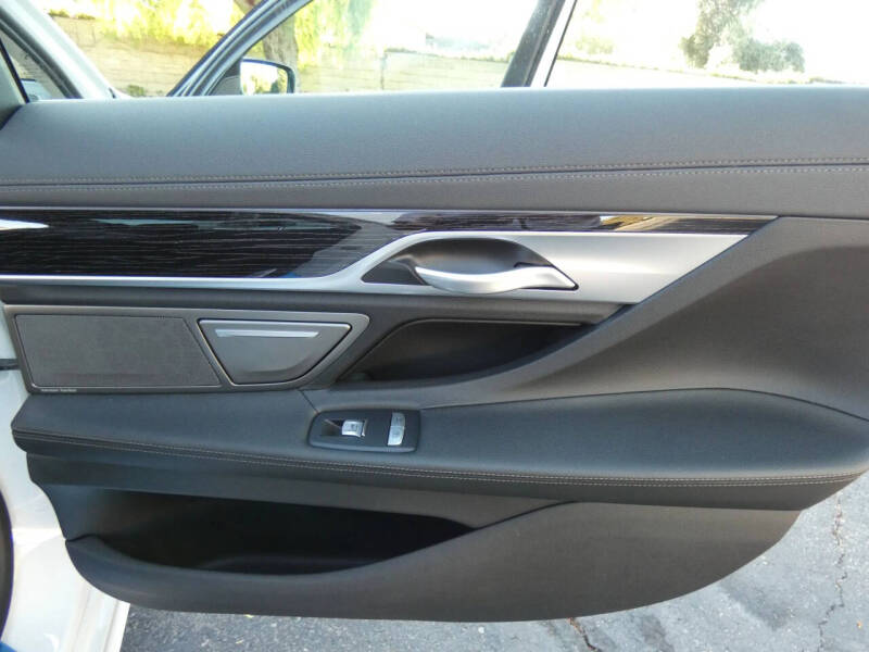 2022 BMW 7 Series 745e xDrive