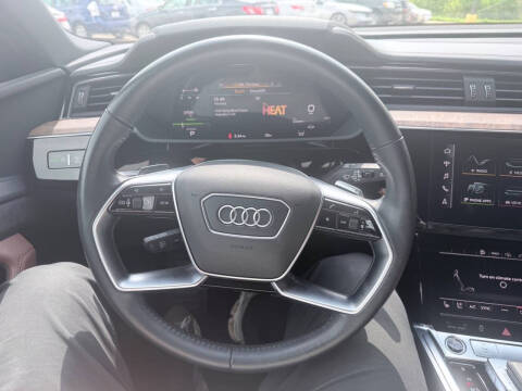 2021 Audi e-tron quattro Prestige