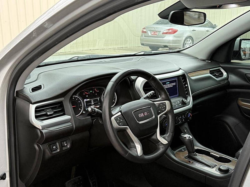 2017 GMC Acadia SLE-2