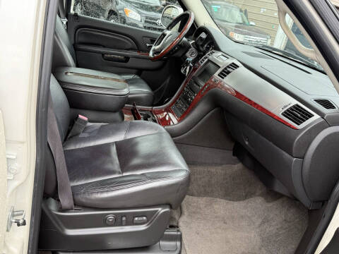 2010 Cadillac Escalade Luxury