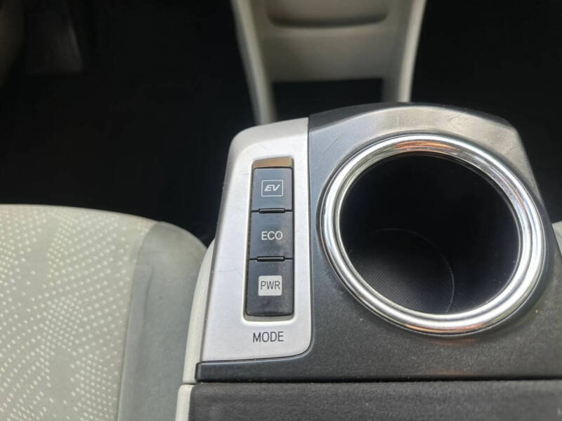 2013 Toyota Prius v Three