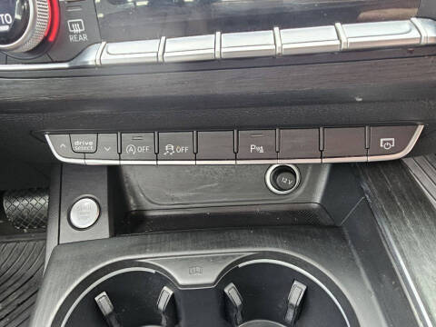 2017 Audi A4 2.0T quattro Prestige