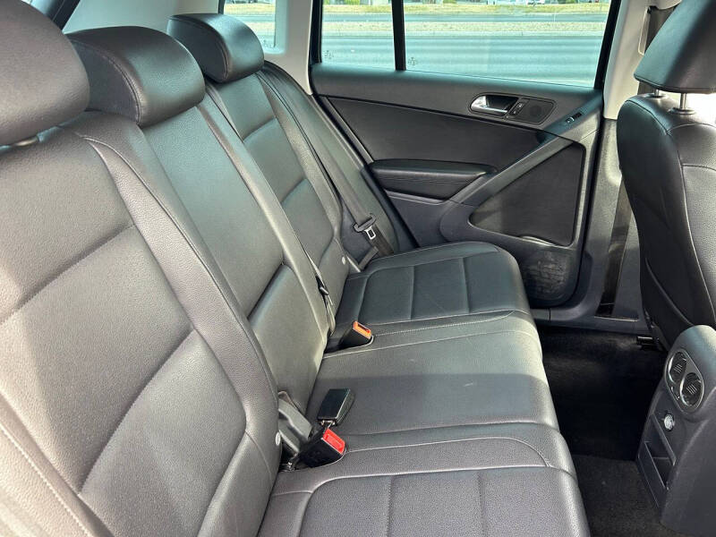 2011 Volkswagen Tiguan SE