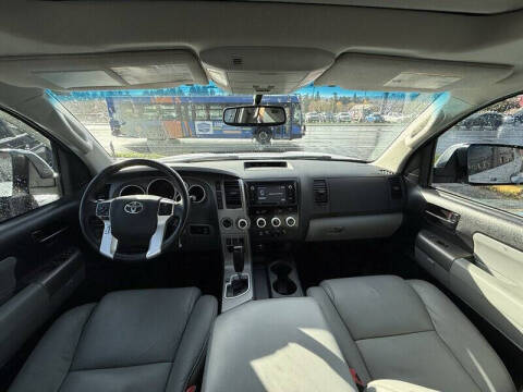 2016 Toyota Sequoia SR5