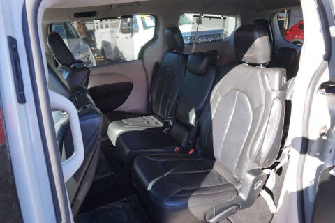 2017 Chrysler Pacifica Touring-L Plus