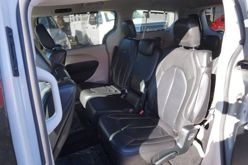 2017 Chrysler Pacifica Touring-L Plus