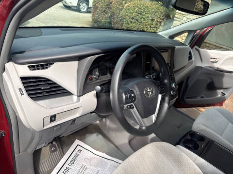 2015 Toyota Sienna LE 7-Passenger Auto Access Seat