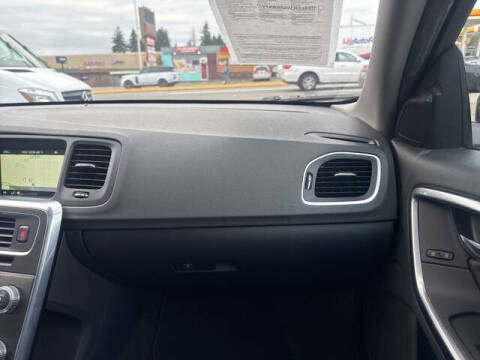 2015 Volvo V60 Cross Country T5