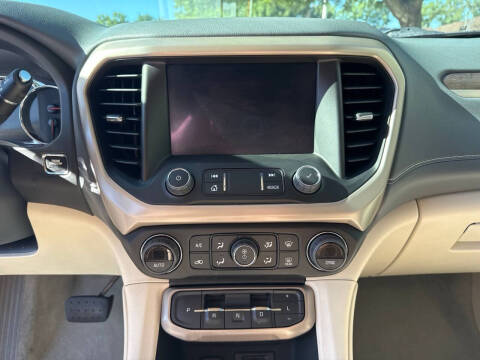 2023 GMC Acadia Denali
