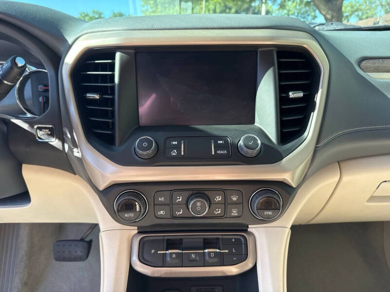 2023 GMC Acadia Denali