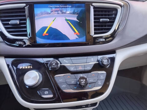 2017 Chrysler Pacifica Touring-L