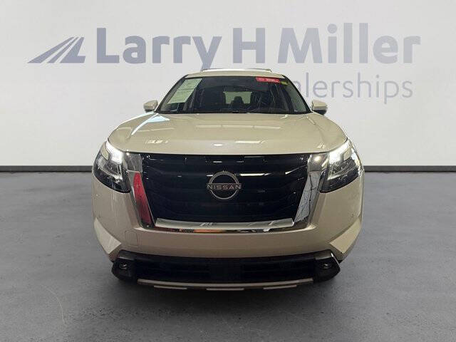 2022 Nissan Pathfinder SL