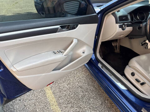 2017 Volkswagen Passat 1.8T R-Line