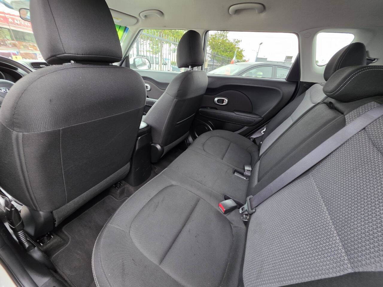 White 2019 Kia Soul + + 4dr Crossover 8