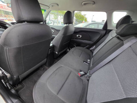 2019 Kia Soul +