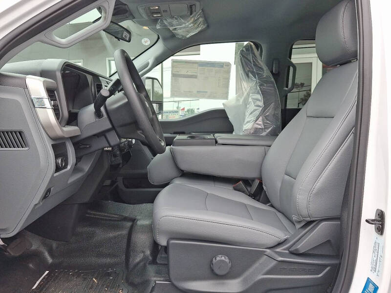 2025 Ford F-350 Super Duty XL