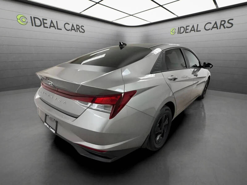 2023 Hyundai Elantra SE