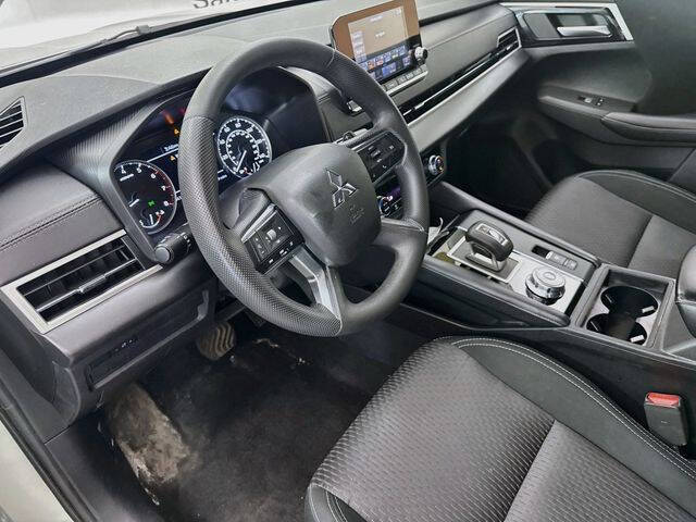 2024 Mitsubishi Outlander ES