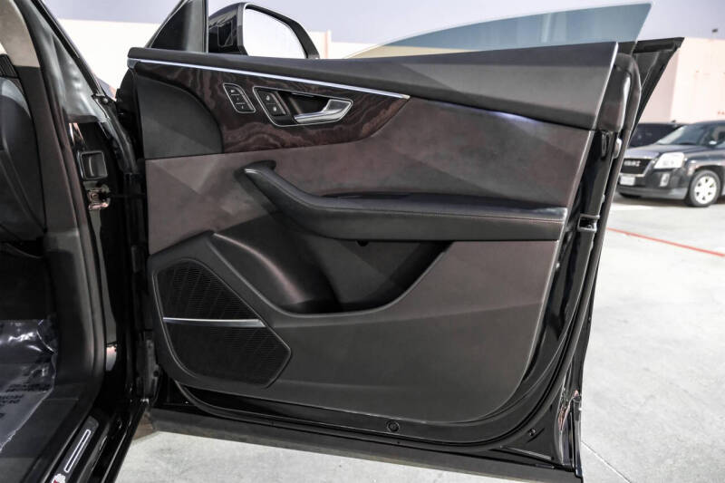 2020 Audi Q8 quattro Prestige 55 TFSI