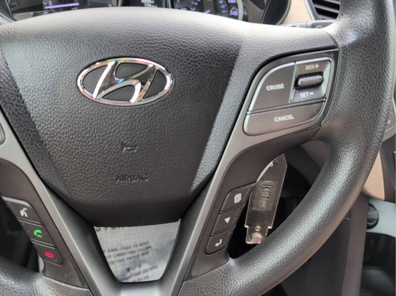 2017 Hyundai Santa Fe SE