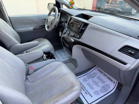 2011 Toyota Sienna LE 8-Passenger