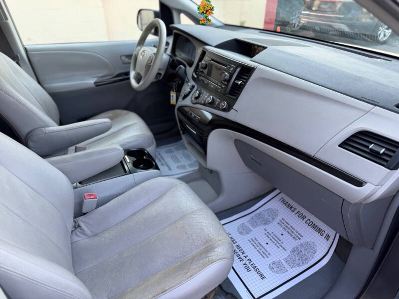 2011 Toyota Sienna LE 8-Passenger