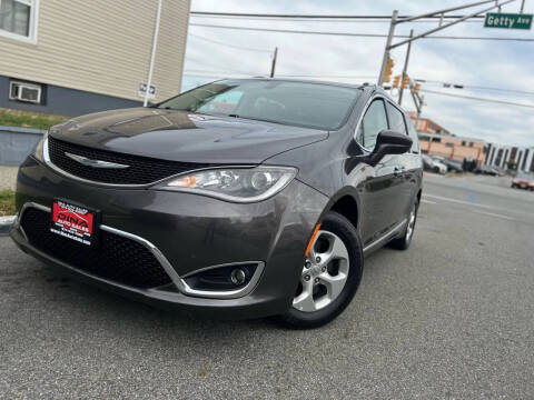 2017 Chrysler Pacifica Touring-L Plus