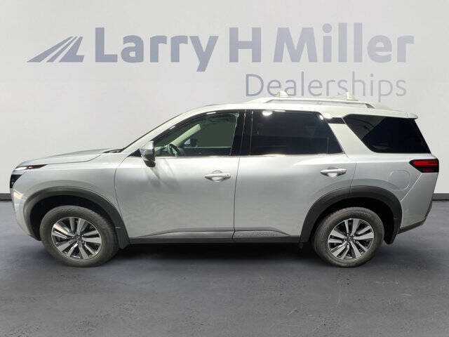 2025 Nissan Pathfinder SL