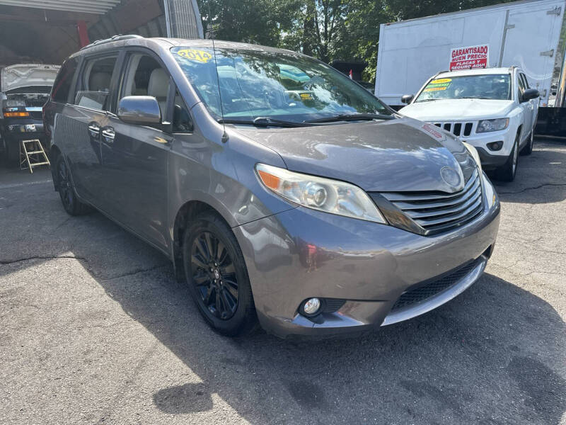 2014 Toyota Sienna XLE 7-Passenger