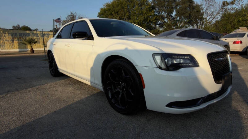 2019 Chrysler 300 Touring