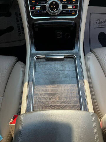 2017 Lincoln Continental Select