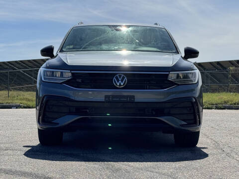 2022 Volkswagen Tiguan SE R-Line Black