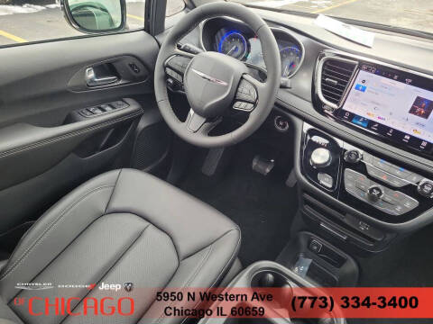 2026 Chrysler Pacifica Select