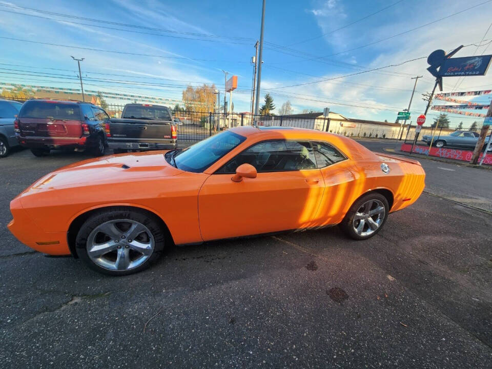2012 Dodge Challenger SXT's photo