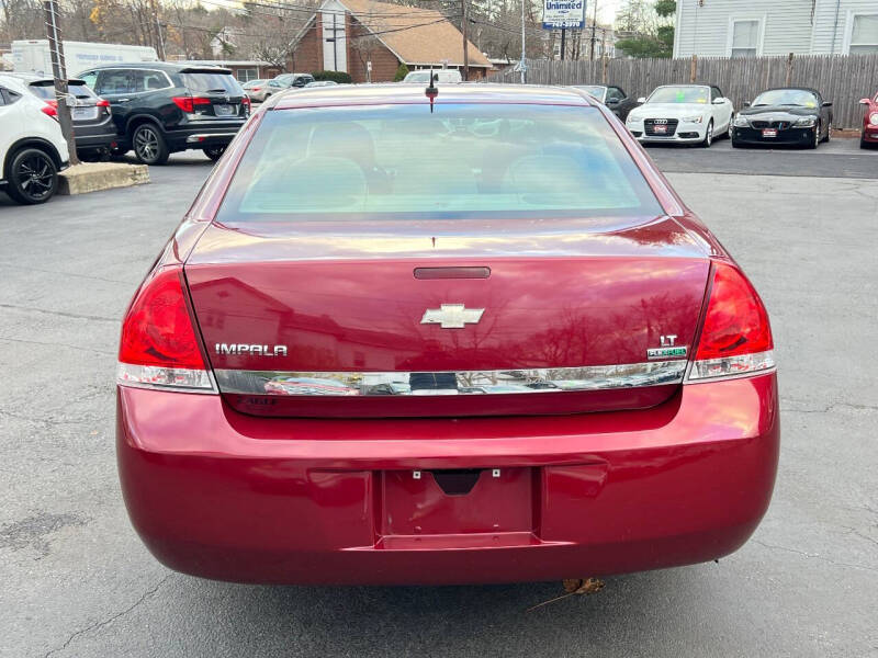 2011 Chevrolet Impala LT photo 4