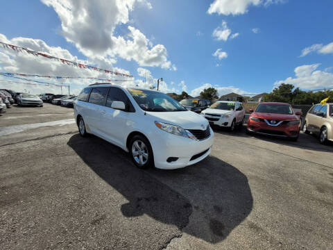 2014 Toyota Sienna LE 8-Passenger