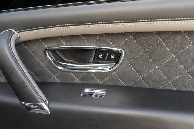 2020 Bentley Bentayga 33