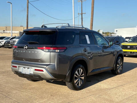 2025 Nissan Pathfinder SL