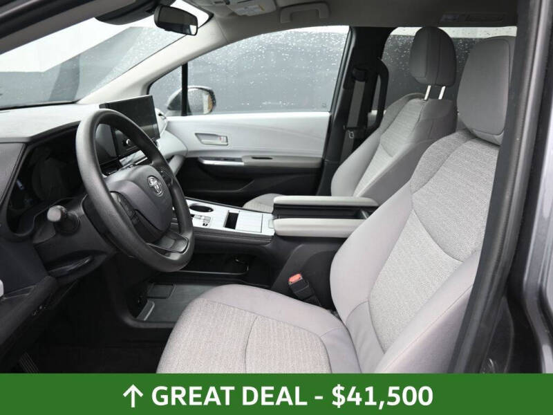 2025 Toyota Sienna LE 8-Passenger