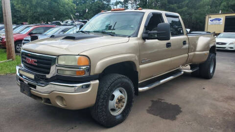 2004 GMC Sierra 3500 for sale at GEORGIA AUTO DEALER LLC in Buford GA